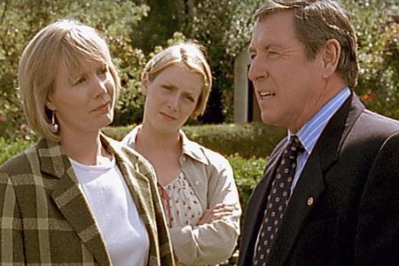 Inspector Tom Barnaby (John Nettles, r.) ist entsetzt, dass sich seine Frau Joyce (Jane Wymark, l.) wegen Cullys (Laura Howa... Inspector Tom Barnaby (John Nettles, r.) ist entsetzt, dass sich seine Frau Joyce (Jane Wymark, l.) wegen Cullys (Laura Howa...