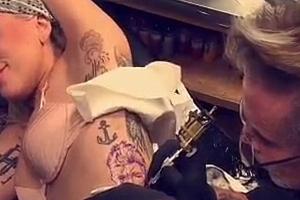 Lady Gaga trägt David Bowie jetzt für immer auf der Haut