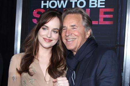 Dakota Johnson mit Vater Don auf der Premiere ihres neuen Films Dakota Johnson mit Vater Don auf der Premiere ihres neuen Films