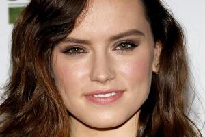 Daisy Ridley nimmt Song mit unbekanntem "Megastar" auf
