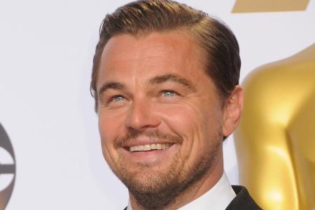 Endlich hat er einen: Leonardo DiCaprio mit seiner Oscar-Statue! Endlich hat er einen: Leonardo DiCaprio mit seiner Oscar-Statue!