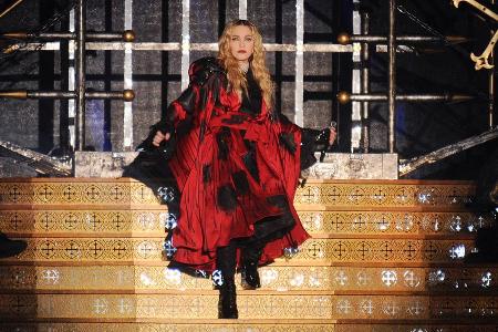 Madonna während eines Konzerts Madonna während eines Konzerts