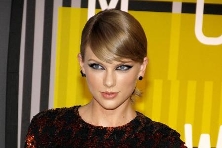 Taylor Swift muss sich mal wieder mit Kanye West herumschlagen Taylor Swift muss sich mal wieder mit Kanye West herumschlagen