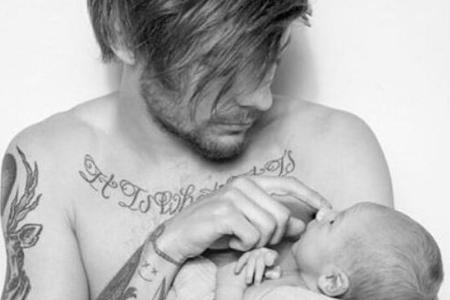 One-Direction-Sänger Louis Tomlinson mit seinem vier Wochen alten Sohn Freddie