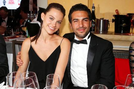 Elyas M'Barek und seine Freundin Julia bei ihrem ersten öffentlichen Auftritt beim Deutschen Filmball 2016 Elyas M'Barek und seine Freundin Julia bei ihrem ersten öffentlichen Auftritt beim Deutschen Filmball 2016