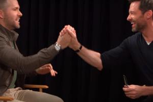 Von Superheld zu Superheld: Ryan Reynolds (li.) interviewt Hugh Jackman