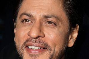 1988 schloss er an der Universität ab, jetzt hat Shah Rukh Khan endlich sein Zeugnis