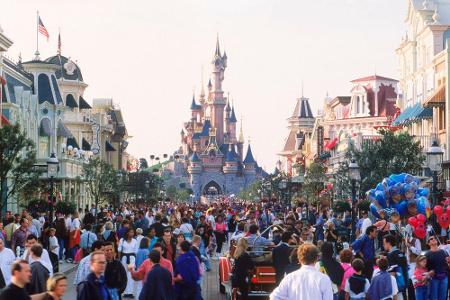 Disneyland: Selfie-Sticks sind nicht gerne gesehen Disneyland: Selfie-Sticks sind nicht gerne gesehen