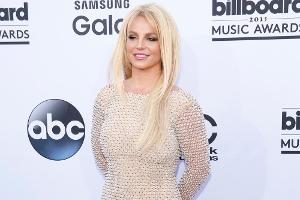 Britney Spears lässt bei Mariah Carey die Hüllen fallen