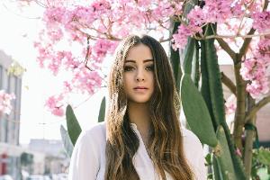 Jasmine Thompson: Die Stimme des Sommers