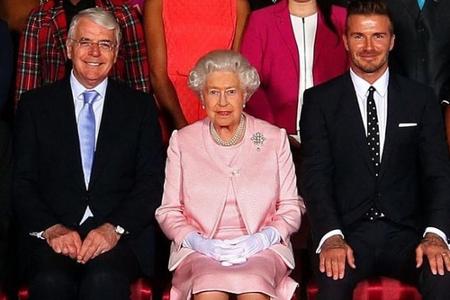 David Beckham durfte neben Queen Elizabeth II. Platz nehmen David Beckham durfte neben Queen Elizabeth II. Platz nehmen