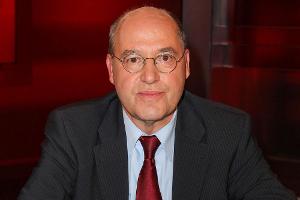 Gregor Gysi: "Als seriös giltst du nur, wenn du kotzlangweilig bist"