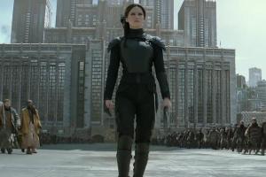 Katniss (Jennifer Lawrence) hat eine Armee von Rebellen im Rücken
