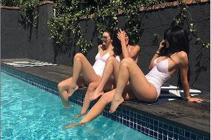 Die Jenner-Schwestern im Bademoden-Partnerlook