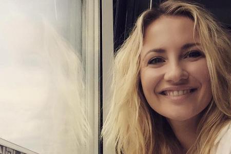 Am Wochenende dürfte Ania Niedieck noch viel mehr gestrahlt haben. Sie hat ihren Verlobten Chris geheiratet Am Wochenende dürfte Ania Niedieck noch viel mehr gestrahlt haben. Sie hat ihren Verlobten Chris geheiratet