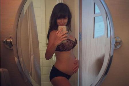 Hilaria Baldwin veröffentlichte zwei Tage nach der Geburt ein Unterwäsche-Foto auf Instagram Hilaria Baldwin veröffentlichte zwei Tage nach der Geburt ein Unterwäsche-Foto auf Instagram