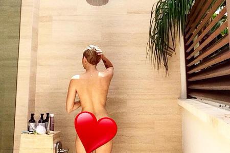 Züchtiges Herz: Miley unter der Dusche