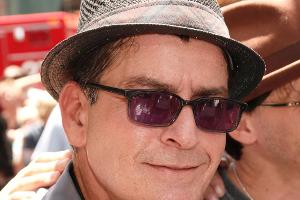 Lebensmittelvergiftung: Charlie Sheen ruft den Notarzt