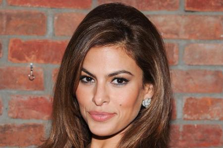 Stolz auf ihr Alter: Eva Mendes will sich nicht auf jung schminken lassen Stolz auf ihr Alter: Eva Mendes will sich nicht auf jung schminken lassen