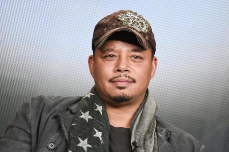 Terrence Howard sieht zahm aus, hat jedoch unschöne Skandale auf dem Buckel Terrence Howard sieht zahm aus, hat jedoch unschöne Skandale auf dem Buckel
