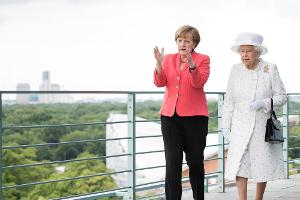 Queen Elizabeth II. und Angela Merkel verstehen sich prächtig