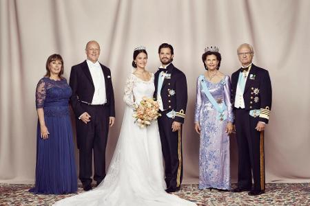 Sofia und Carl Philip mit ihren stolzen Eltern