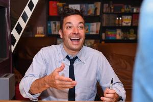 Jimmy Fallon wegen Handverletzung in Klinik