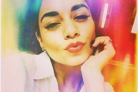 Schauspielerin Vanessa Hudgens bekundete über ihren Twitter-Account ihre Solidarität Schauspielerin Vanessa Hudgens bekundete über ihren Twitter-Account ihre Solidarität