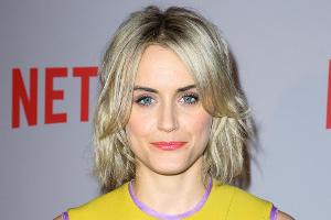 Taylor Schilling: Familie hält sich bei Sexszenen die Augen zu
