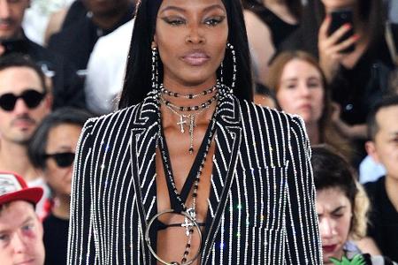 Naomi Campbell auf dem Laufsteg der Givenchy-Show in Paris Naomi Campbell auf dem Laufsteg der Givenchy-Show in Paris