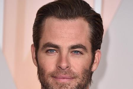 Chris Pine kann sich offenbar über eine dicke Gehaltserhöhung freuen Chris Pine kann sich offenbar über eine dicke Gehaltserhöhung freuen