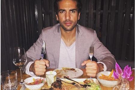 Elyas M'Barek steht auf Elyas M'Barek steht auf
