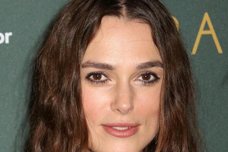 Keira Knightley hat sich von ihrer Handgelenks-Verletzung erholt und steht wieder auf der Bühne Keira Knightley hat sich von ihrer Handgelenks-Verletzung erholt und steht wieder auf der Bühne