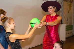 Königin Máxima kommt ganz in Pink zum Kinder-Event