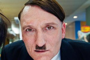 "Er ist wieder da": So wurde Oliver Masucci zu Adolf Hitler