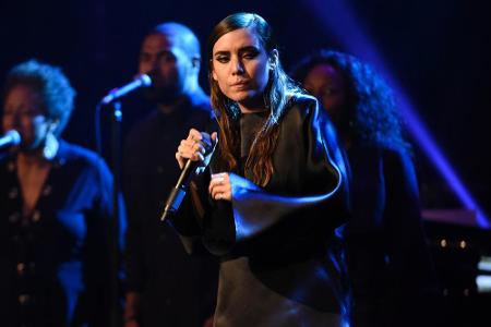 Lykke Li bei einem Fernsehauftritt Anfang 2015 Lykke Li bei einem Fernsehauftritt Anfang 2015