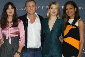 Von links nach rechts: Monica Bellucci, Daniel Craig, Lea Seydoux und Naomie Harris, die den neuen Bond-Film "Spectre" vorst...