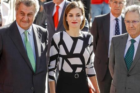 Königin Letizia von Spanien weiß, wie sie ihre schmale Silhouette in Szene setzen kann Königin Letizia von Spanien weiß, wie sie ihre schmale Silhouette in Szene setzen kann