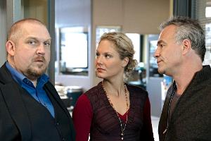 Die Kommissare Schnek (Dietmar Bär, l.) und Ballauf (Klaus J. Behrendt) sowie ihre Assistentin Franziska Lüttgenjohann (Tess...