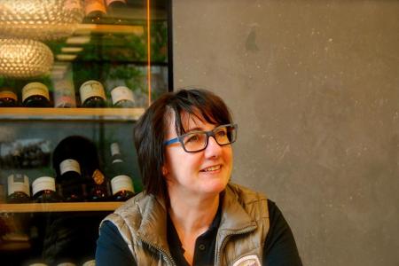 Den Sohn früh für das Weingut begeistert: Annette Bordell-Diehl