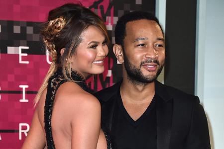 Chrissy Teigen und John Legend auf den MTV Video Music Awards im August Chrissy Teigen und John Legend auf den MTV Video Music Awards im August
