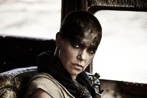 Charlize Theron spielt in "Mad Max: Fury Road" die Furiosa