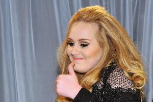 Adele sagt "sorry" für die lange Wartezeit