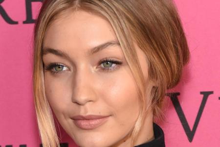 Gigi Hadid ist zwar erst 20, doch von unreiner Haut ist hier nichts zu sehen Gigi Hadid ist zwar erst 20, doch von unreiner Haut ist hier nichts zu sehen