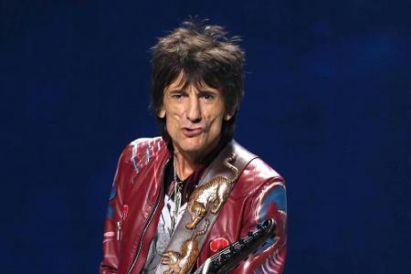Ron Wood bei einem Rolling-Stones-Konzert im Jahr 2013 Ron Wood bei einem Rolling-Stones-Konzert im Jahr 2013