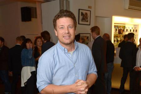 Jamie Oliver scheint sich von dem Vorfall gut erholt zu haben - schließlich hat er vier Kinder Jamie Oliver scheint sich von dem Vorfall gut erholt zu haben - schließlich hat er vier Kinder
