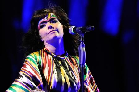 Björk bei einem Auftritt beim Melt-Festival in Gräfenhainichen Björk bei einem Auftritt beim Melt-Festival in Gräfenhainichen