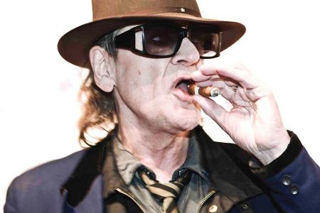 Udo Lindenberg wurde wegen unerlaubtem Besitz einer Schusswaffe und Munition angeklagt Udo Lindenberg wurde wegen unerlaubtem Besitz einer Schusswaffe und Munition angeklagt