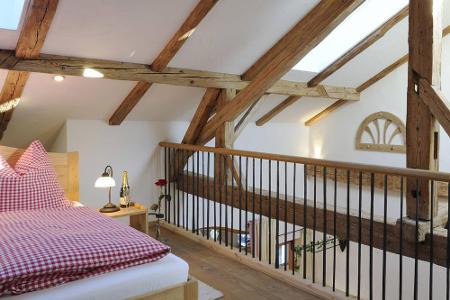 Urgemütliche Zimmer wie hier im Estererhof zeichnen den Bauernhof-Urlaub aus