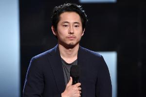 "Walking Dead": Cliffhanger aufgeklärt - Steven Yeun ist erleichtert